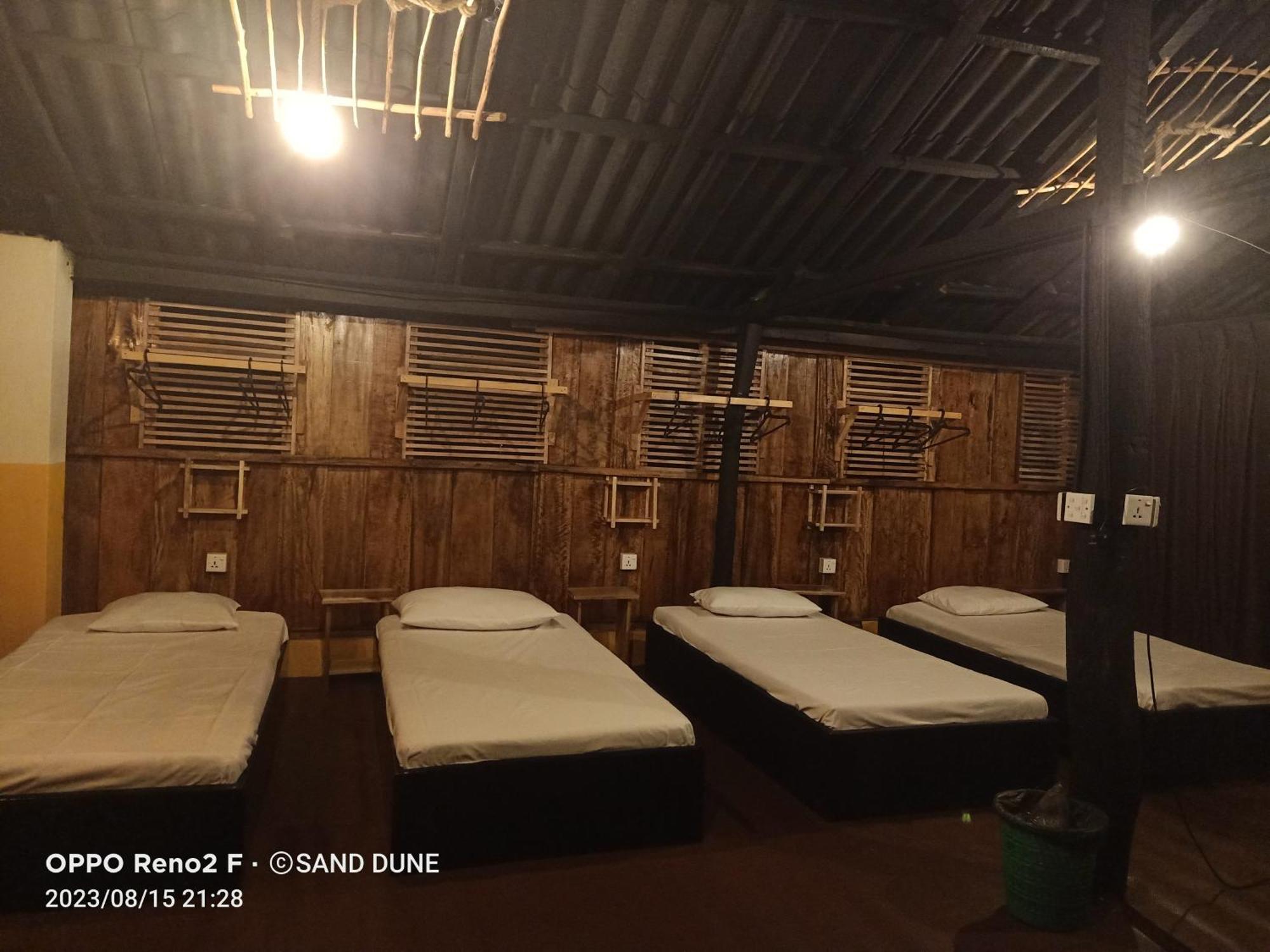 Sand Dune Beach Resort & Surf Camp Аругам-Бей Екстер'єр фото