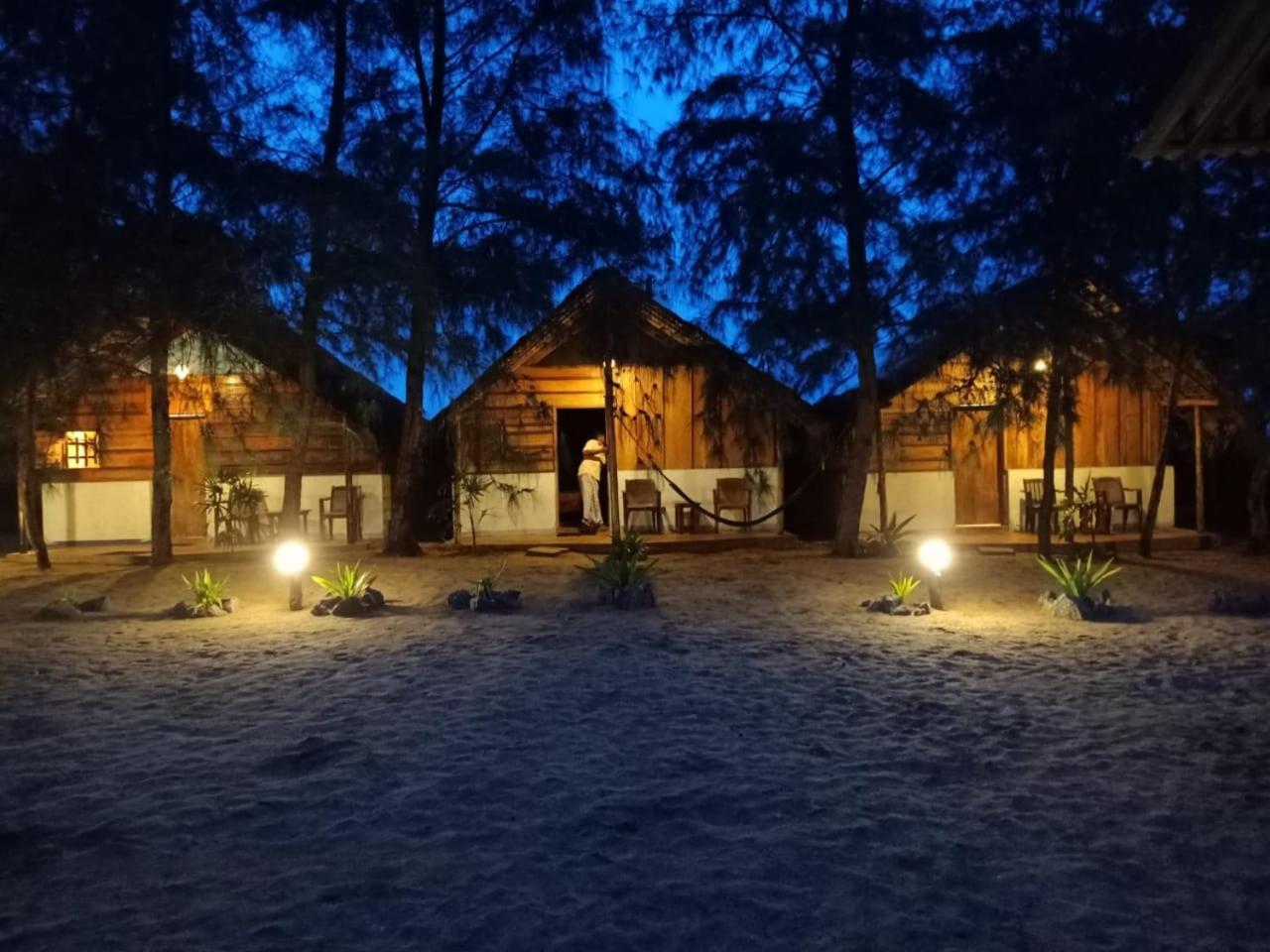 Sand Dune Beach Resort & Surf Camp Аругам-Бей Екстер'єр фото
